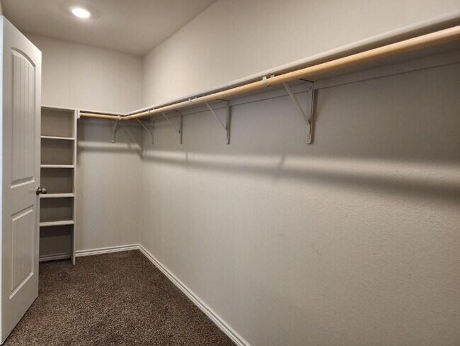 Building Photo - Bright & Beautiful 3-Bedroom Home in Three...