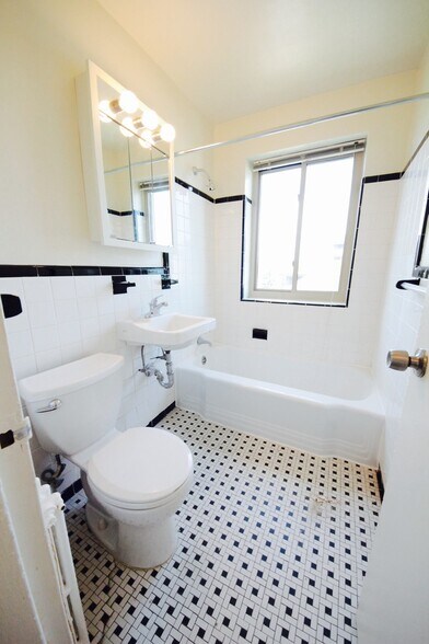 Building Photo - 1311 Madison St NW