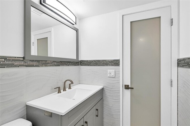 Building Photo - 2801 NE 183rd St