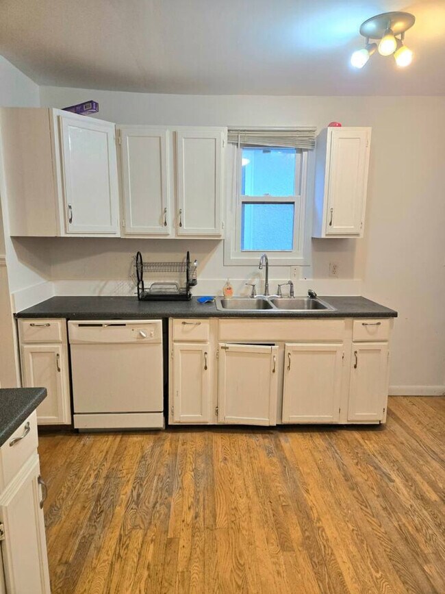 Building Photo - 3913 N Thomas Ave