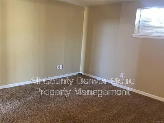 Building Photo - 1660 S Deframe Ct