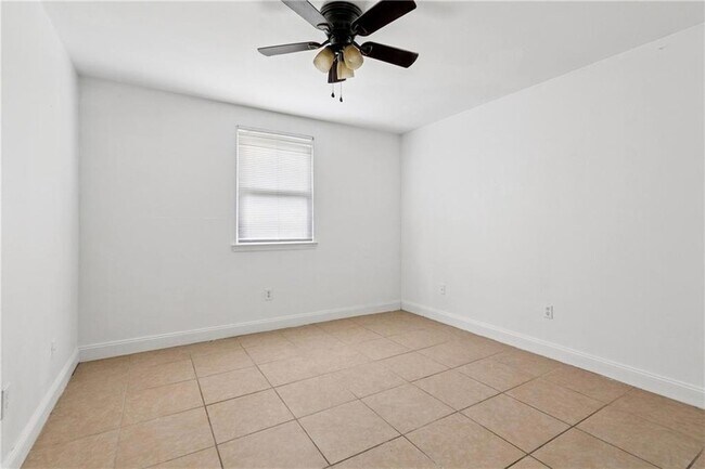 Building Photo - 1123 Hillary St