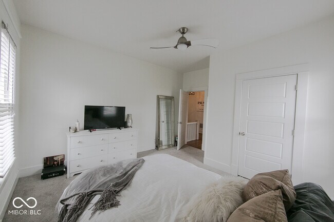 Building Photo - 809 Broadway St