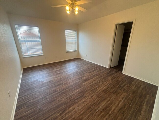 Building Photo - 1024 Carlin Ln