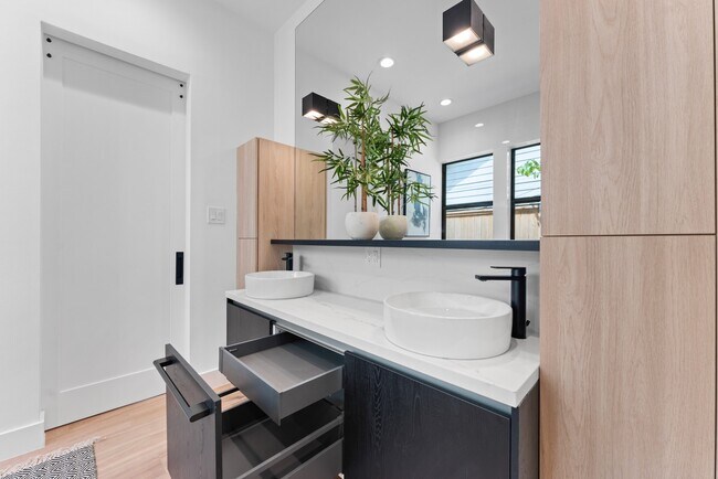 Building Photo - 6711 Housman