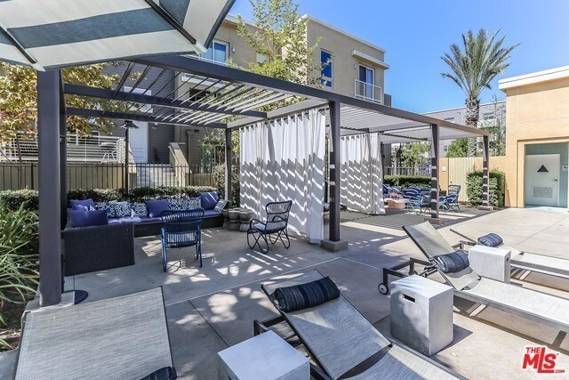 Pool area with clubhouse - 756 Colorado Cir
