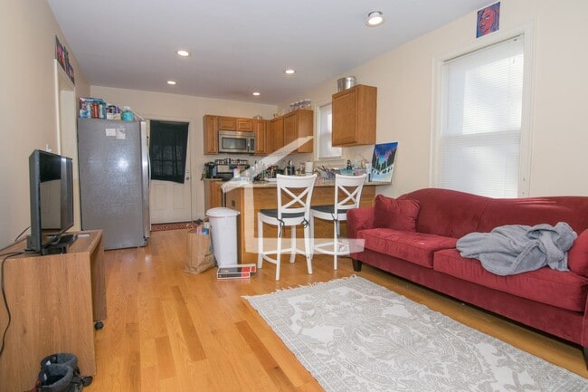 Building Photo - Modern Apt with Laundry In Unit, Stainless Steel Appliances and NO FEE!