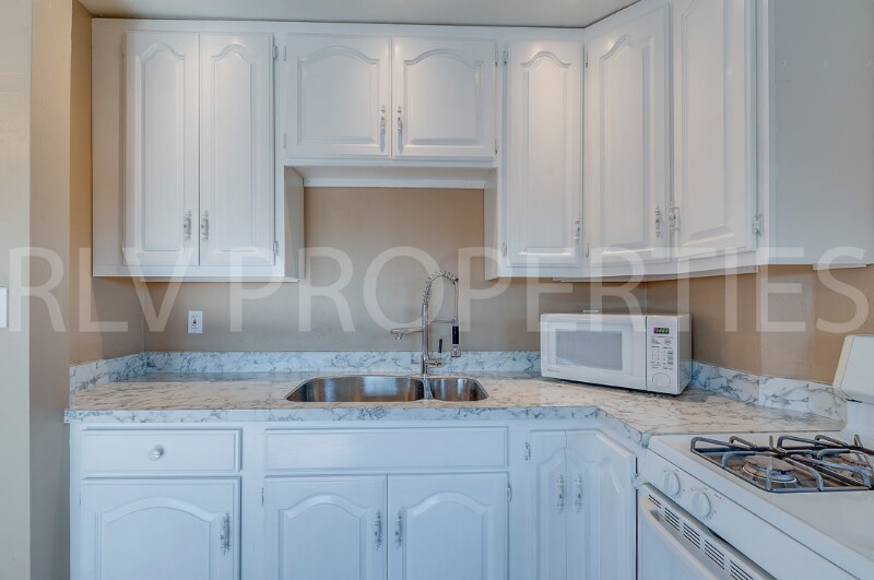 Building Photo - 876 Adele St