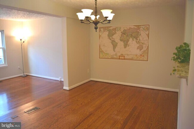 Building Photo - 1549 Autumn Ridge Cir