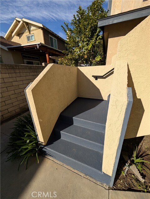 Building Photo - 527 E Colorado Blvd