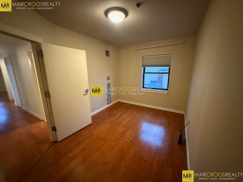 Building Photo - 534 Commonwealth Ave