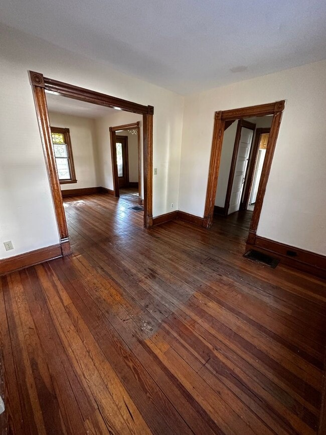 Building Photo - Newly Renovated 5 bedroom - Available June...