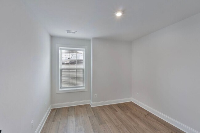 Building Photo - Pet-Friendly Crozet Apartment with Move-In Special - $1000 of your first month's rent