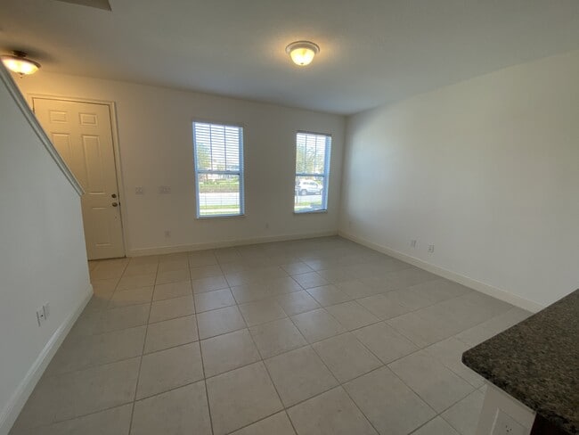 Building Photo - 15555 Honeybell Dr