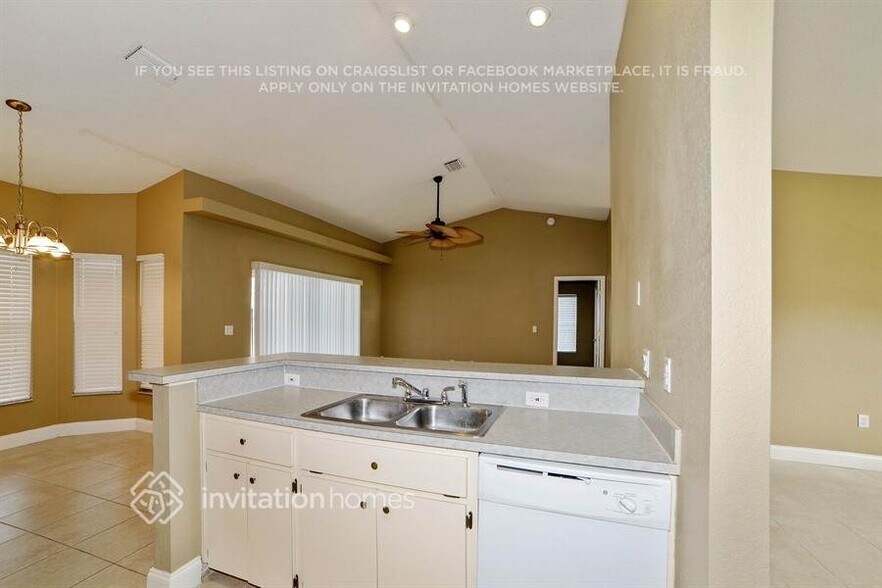 Building Photo - 10123 Briar Cir