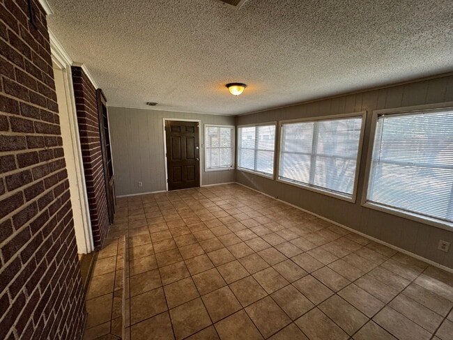 Building Photo - Spacious Home With Sun-room Located Within...