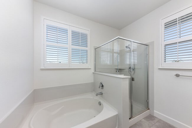 Building Photo - 1680 Southview Dr