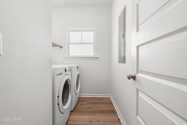 Building Photo - 413 Raven Ln