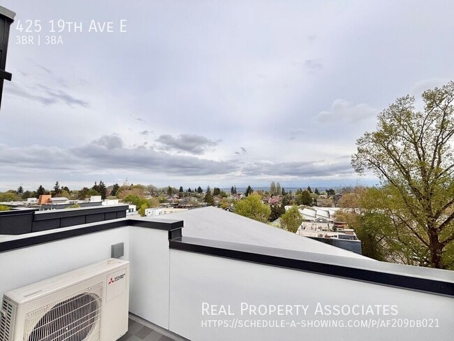 Building Photo - 425 19th Ave E
