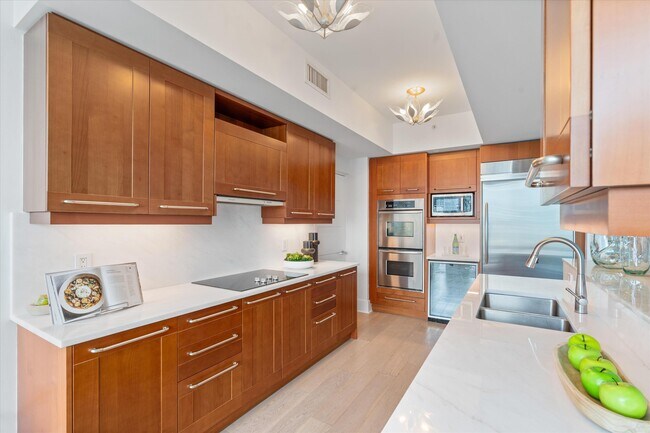 Building Photo - 333 Las Olas Way