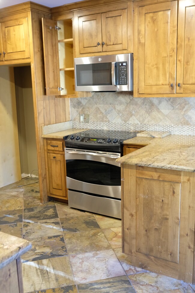 Building Photo - 3208 MS-309