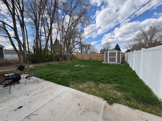 Building Photo - Spacious 4 Bedroom Home *Pet Friendly*