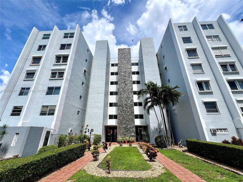 Primary Photo - 2530 SW 3rd Ave