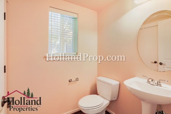 Building Photo - Excellent Condition Hillsboro Home In Great Location!