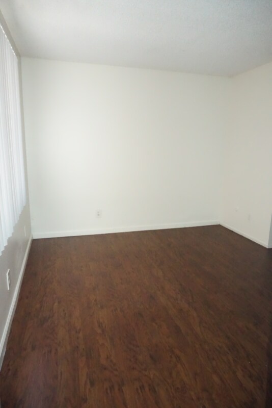 Building Photo - 818 E Alvarado St