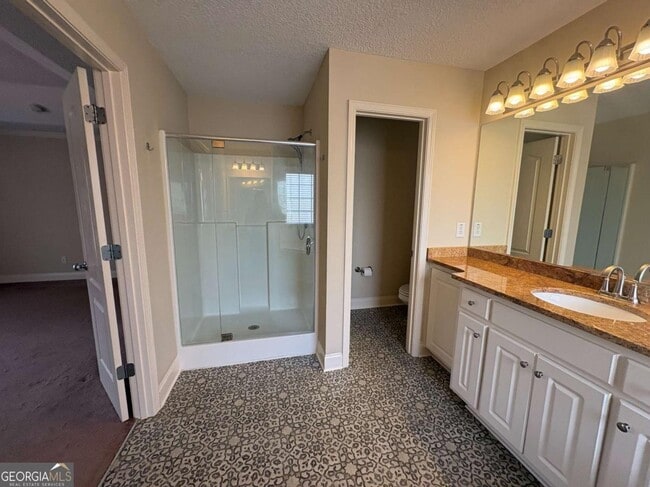 Building Photo - 616 Embassy Walk