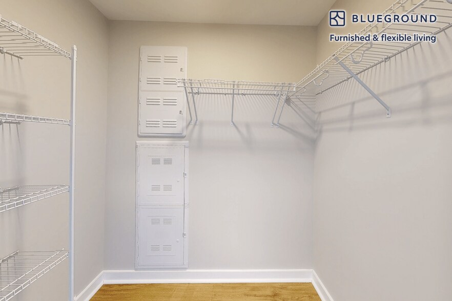 Building Photo - 555 President St