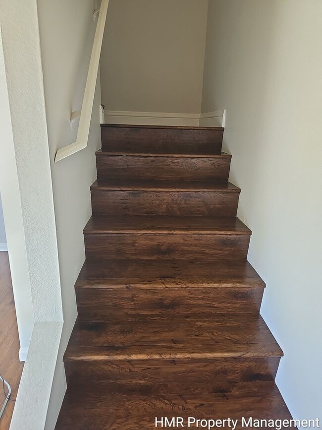Building Photo - Spacious Two-Story Condo