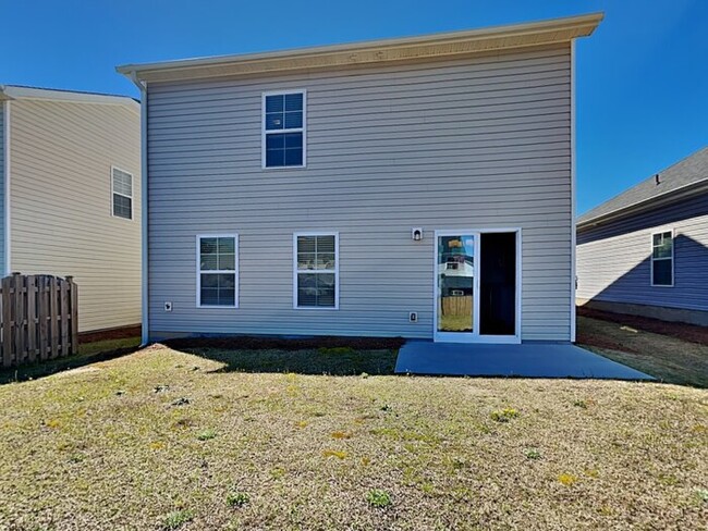 Building Photo - Located in desirable Ashton Lakes neigComi...