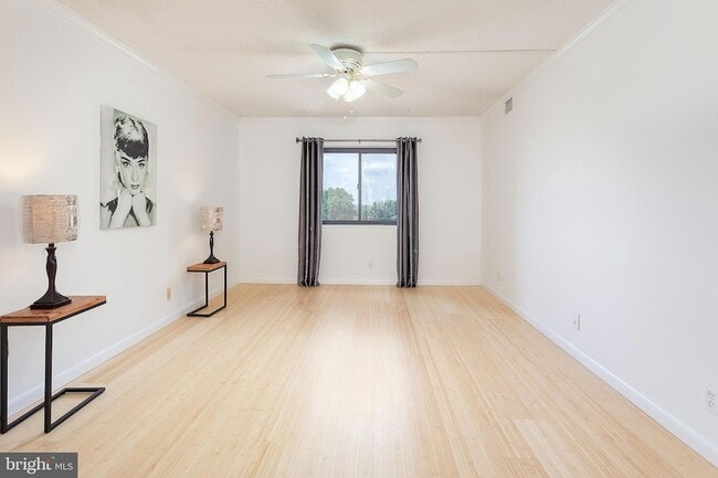 Building Photo - 5902 Mt Eagle Dr