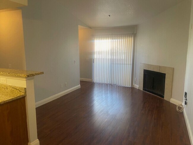 Building Photo - AWESOME 2 BEDROOM  CONDO NEAR STRIP W/ VIEWS AND OVERLOOKS POOLS!!!!!!