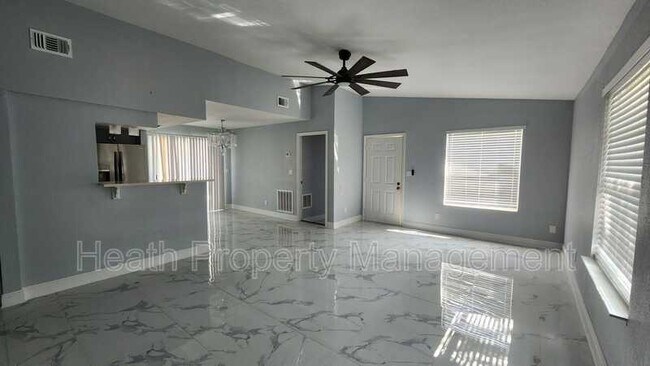 Building Photo - 2205 Calexico Way S