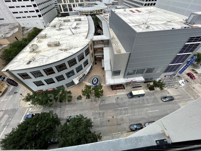 Building Photo - 1211 Caroline St