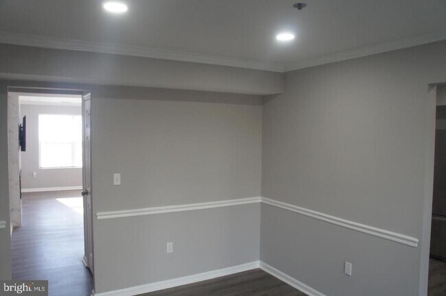 Building Photo - 5814 Holly Springs Dr N