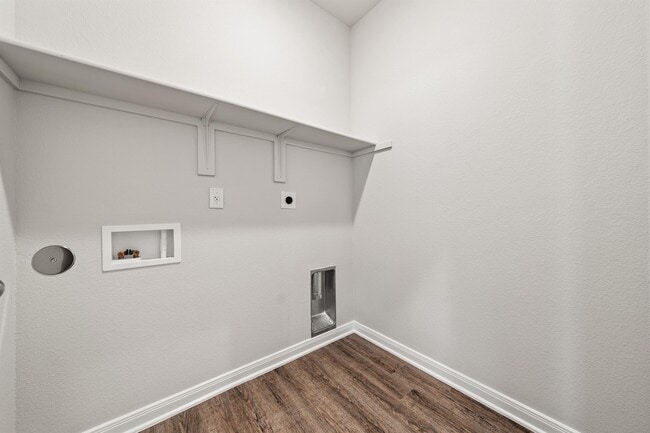 Building Photo - 604 La Parra Bend