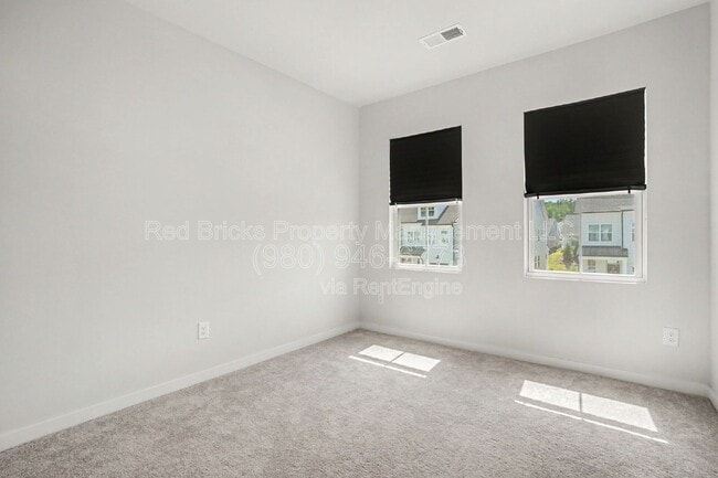 Building Photo - 9512 Munsing Dr