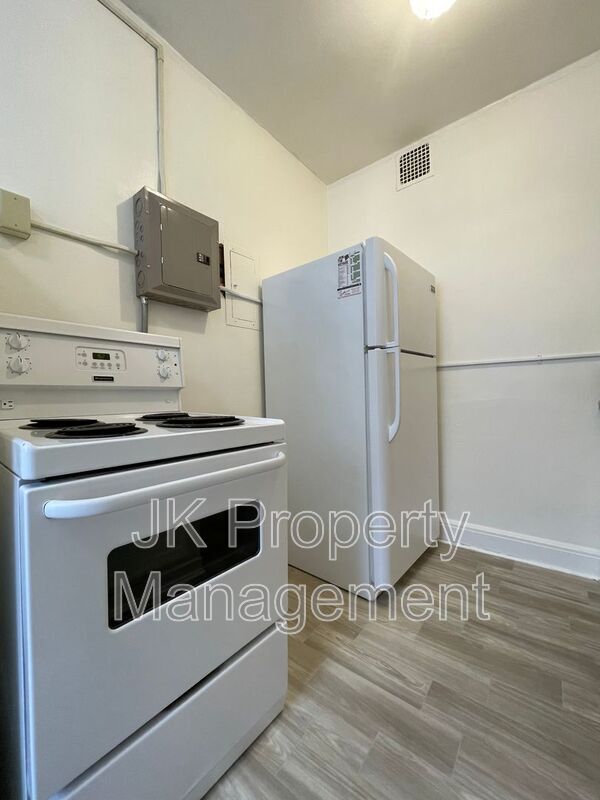 Building Photo - 310 5th St N