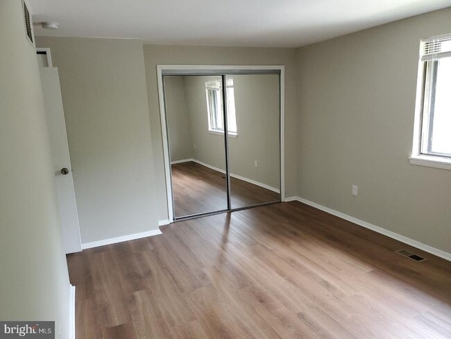 Building Photo - 7381 Hickory Log Cir