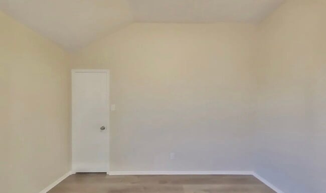 Building Photo - Welcome Home: Beautiful 4-Bedroom Single-Family Gem