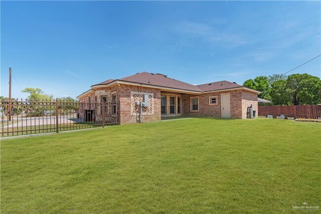 Building Photo - 3619 Daytona Ave