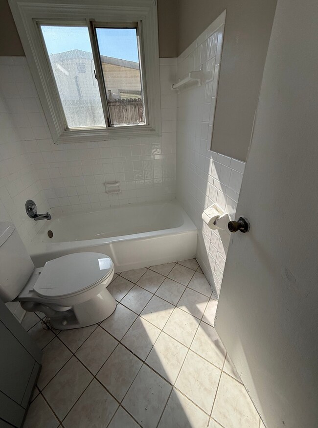 Building Photo - LAND CONTRACT (RENT-TO-OWN)