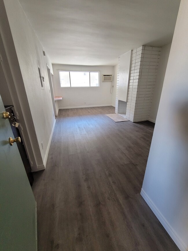 Building Photo - 7111 Woodley Ave