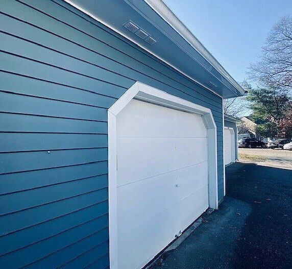 Building Photo - 11 Laurelwood Dr