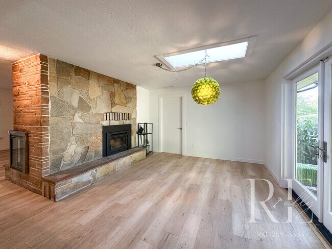 Building Photo - Mid-Century Modern Dream Home with Chef’s ...