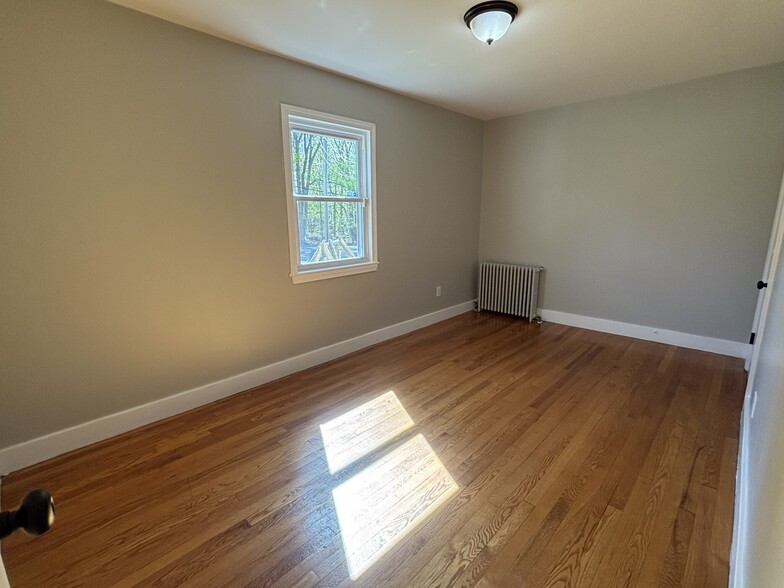 Building Photo - 488 Massasoit Rd