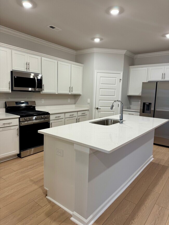 Building Photo - 207 Stockyard Cir